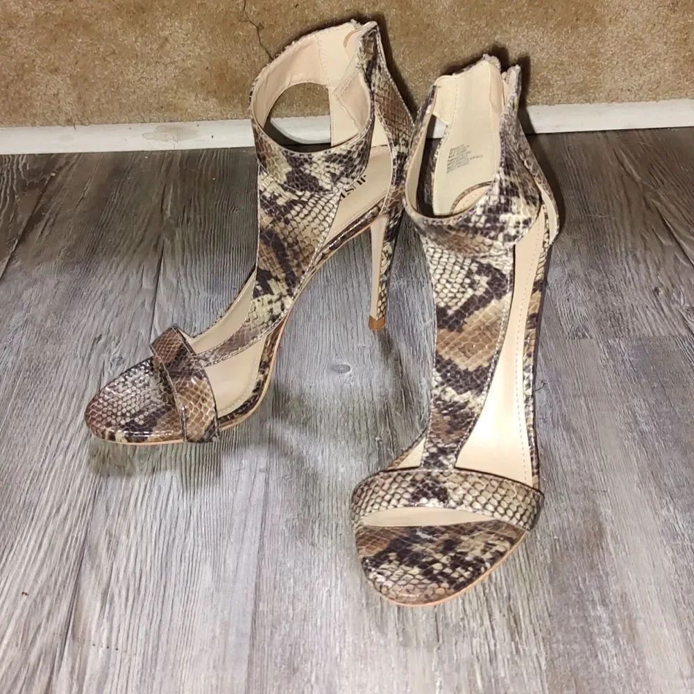 JustFab faux snakeskin Bridgette 4" heels Sz 9